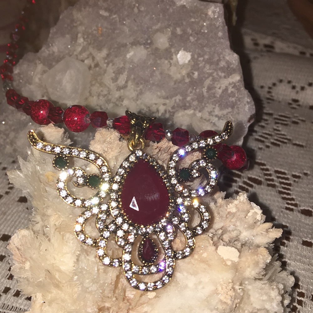 Gorgeous Pendent Necklace - Picture 5 of 7